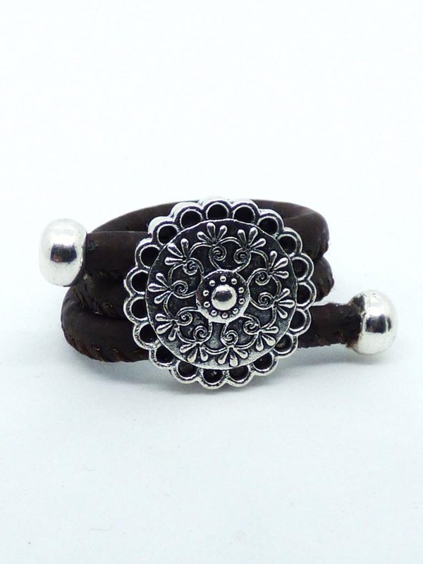 Verstellbarer Ring aus Kork - Dunkelbraun mit silberner Vintage-Blüte
